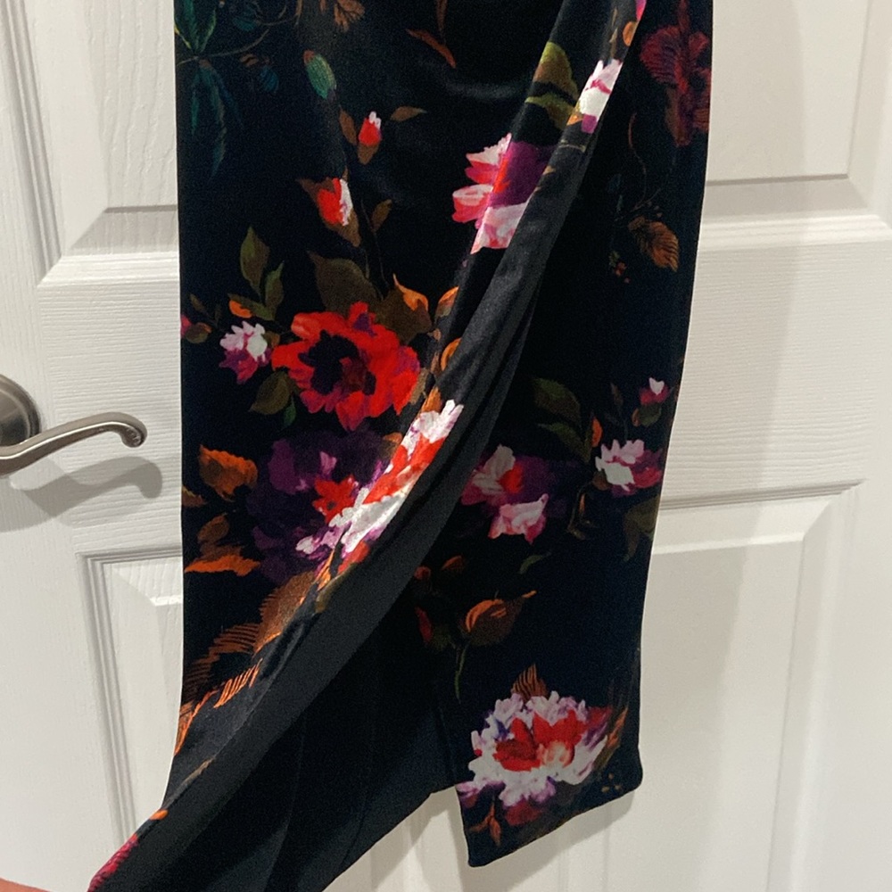 Floral velvet cocktail dress- Black Halo - Picture 3 of 6